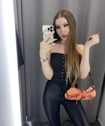 Огненная шатенка с огромным опытом приглашает на чашечку кофе в уютную обстановку или на незабываемую ночь без сна. Все ваши желания будут исполнены. Только реальные встречи. 21, 21 год