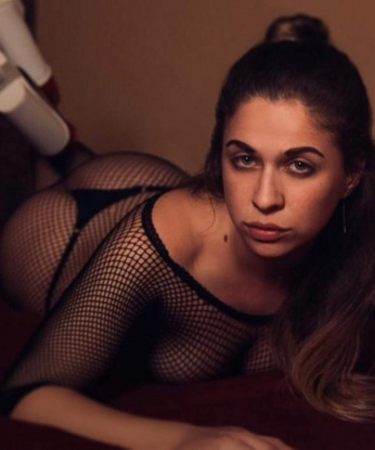 У меня есть весь арсенал услуг, чтобы ты почувствовал себя особенным: классический секс, оральные ласки, массаж и многое другое. Я настоящая профессионалка своего дела, и могу воплотить все твои фантазии в реальность. Не веришь? Посмотри мои фото - они говорят сами за себя! Ты можешь найти отзывы обо мне, и каждый из них подчеркивает мою сексуальность и страсть. Живу в Москве и готова к встрече в любое удобное для тебя время. 😘💋 15158, 23 года